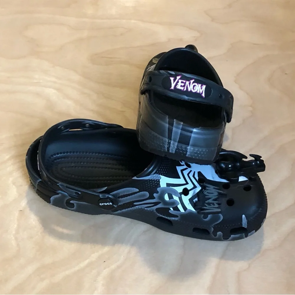Crocs Spider Man Black Venmo Clogs Unisex Men Sz 7 Women Sz 9.